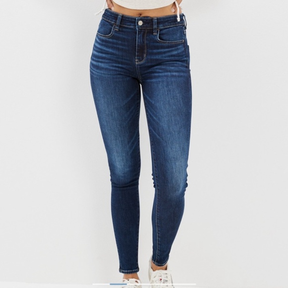 American Eagle sz 2 short dark blue wash high rise Next Level Stretch jean pants